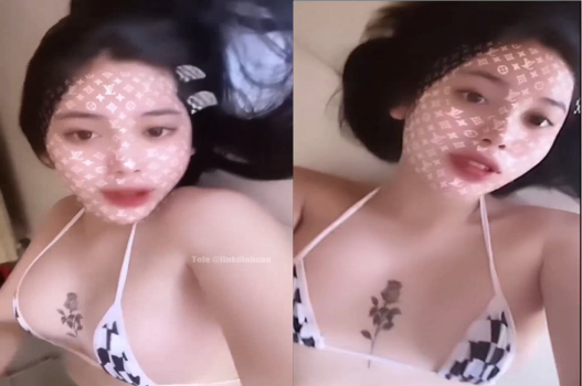 Cô gái xinh đẹp nổi bật ở mọi tư thế quan hệ